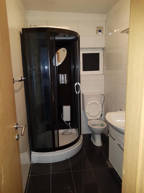 Apartman 4 Kilometar To City Centar Split Buitenkant foto