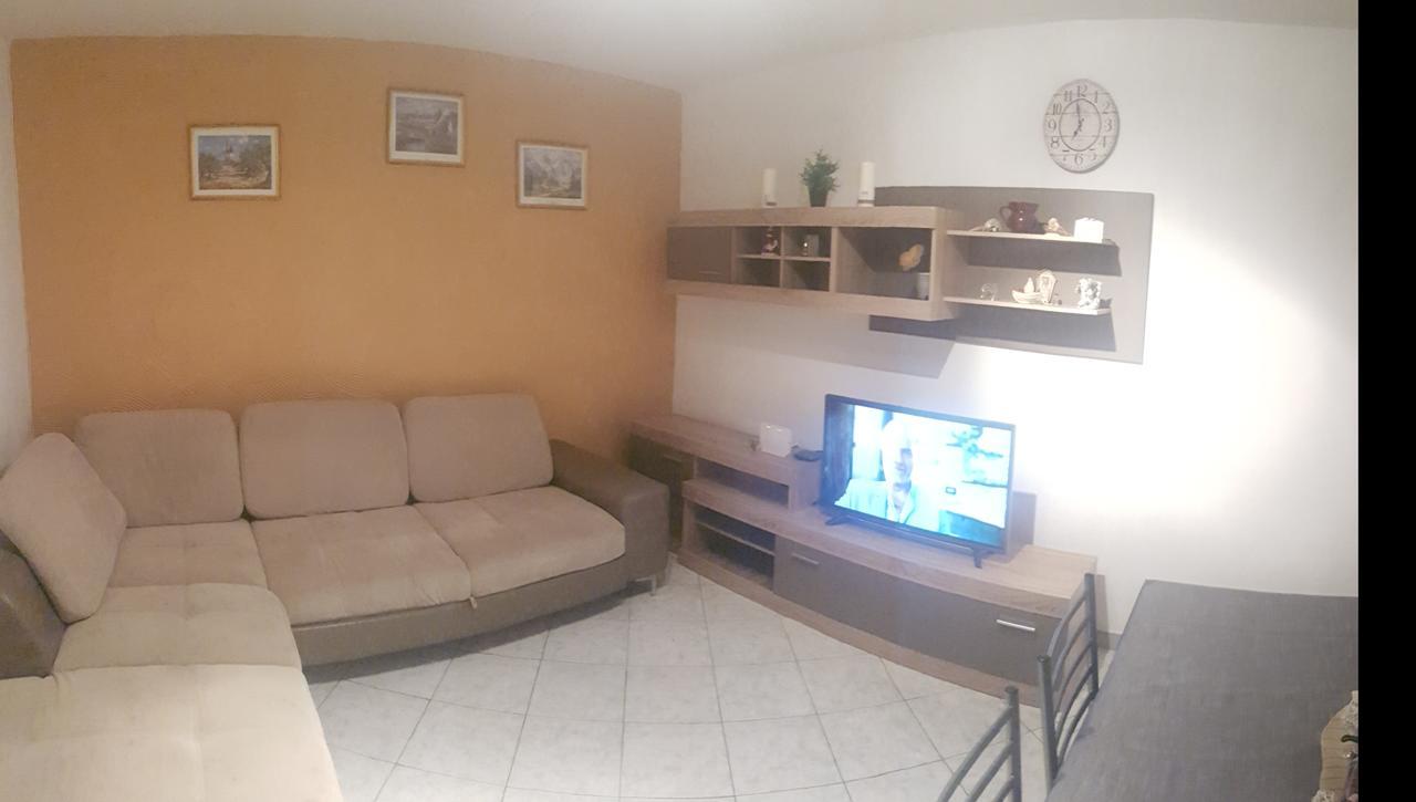 Apartman 4 Kilometar To City Centar Split Buitenkant foto