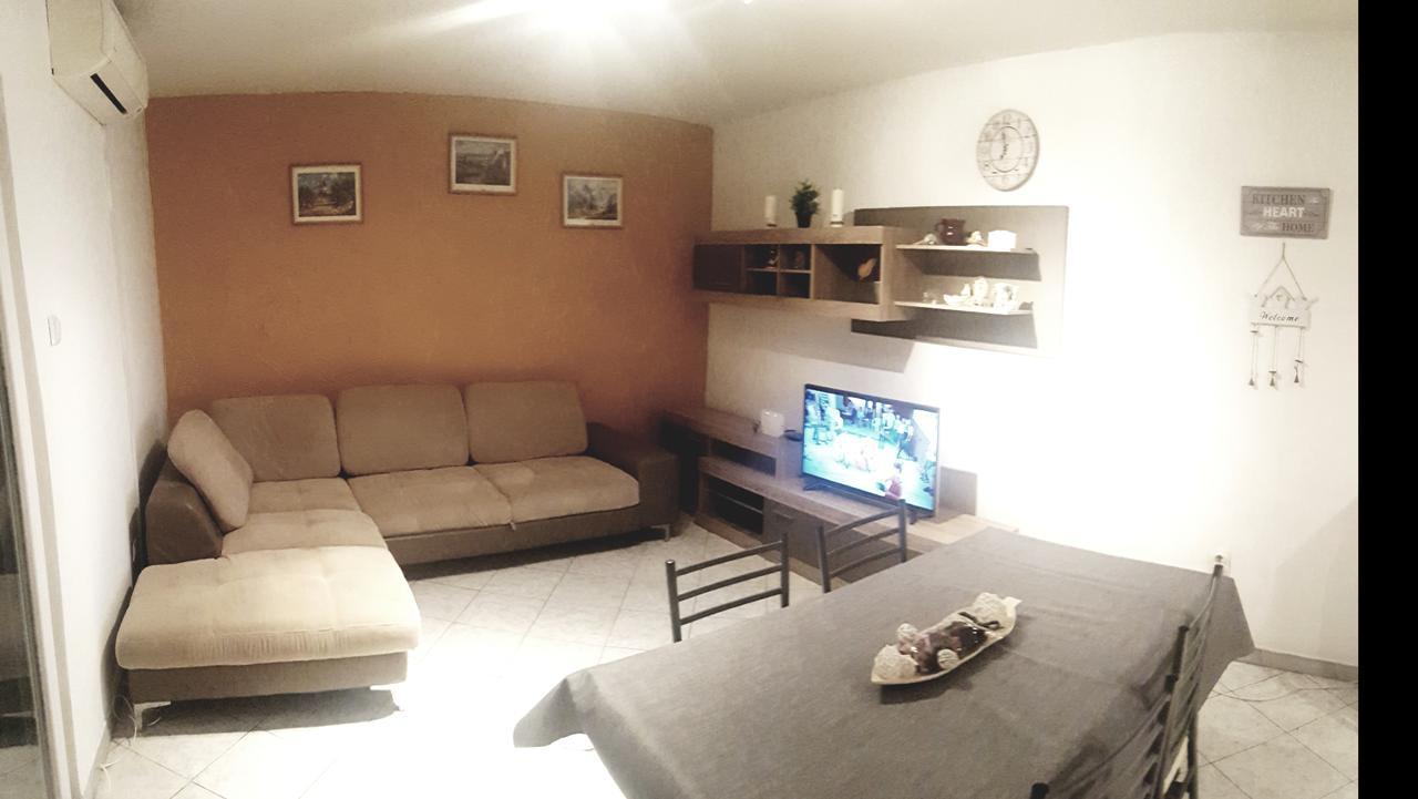 Apartman 4 Kilometar To City Centar Split Buitenkant foto