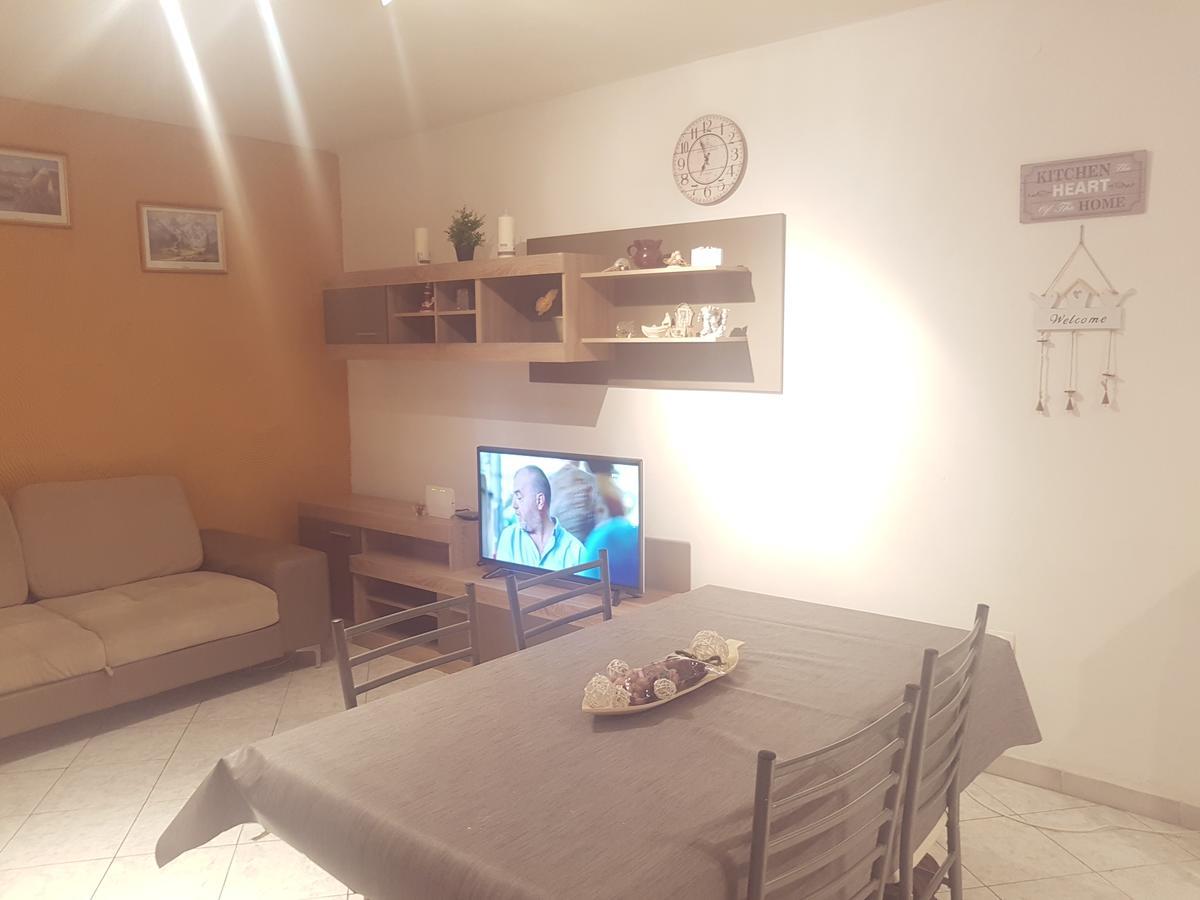 Apartman 4 Kilometar To City Centar Split Buitenkant foto
